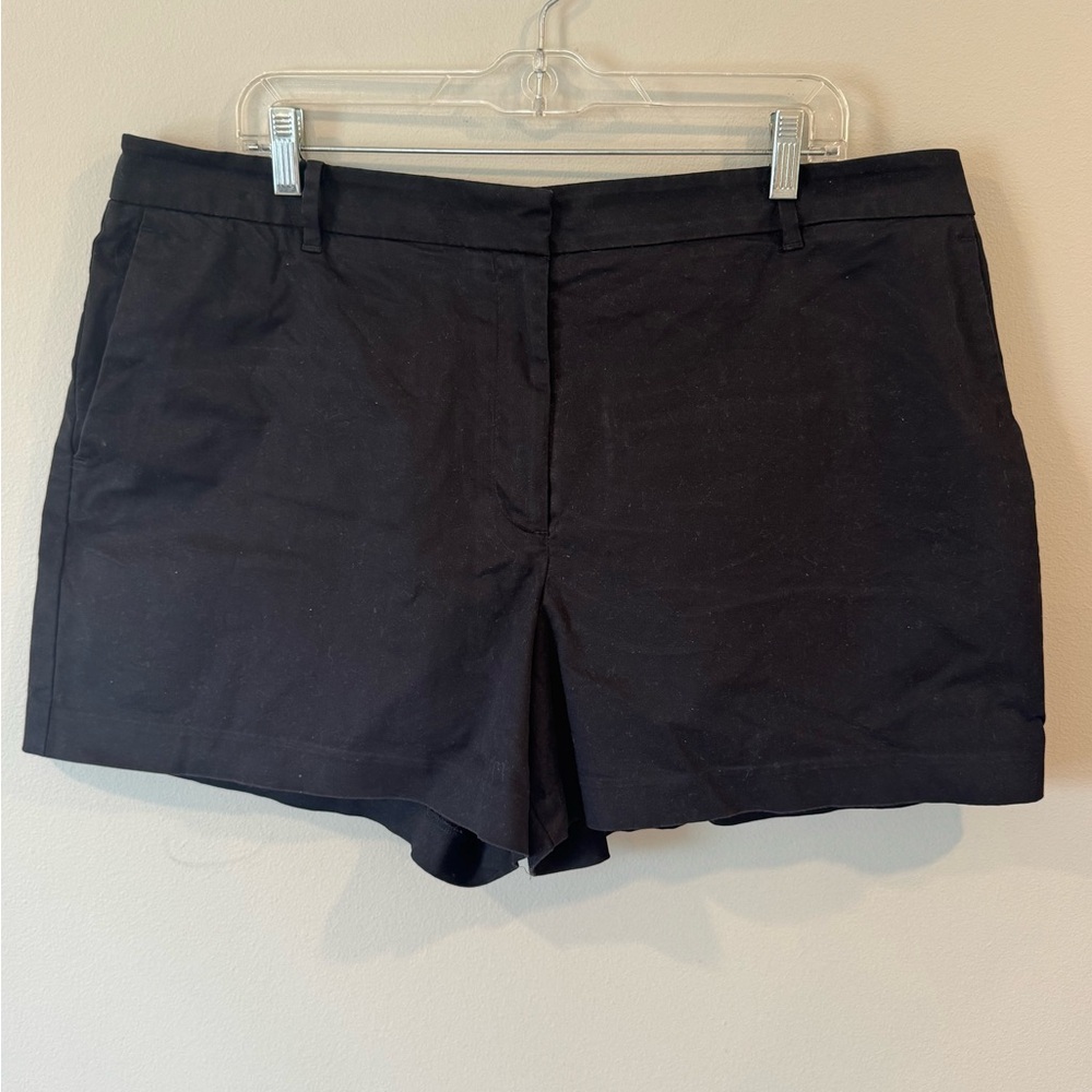 Ann Taylor Shorts Womens Size 16 Black Flat Front Chino